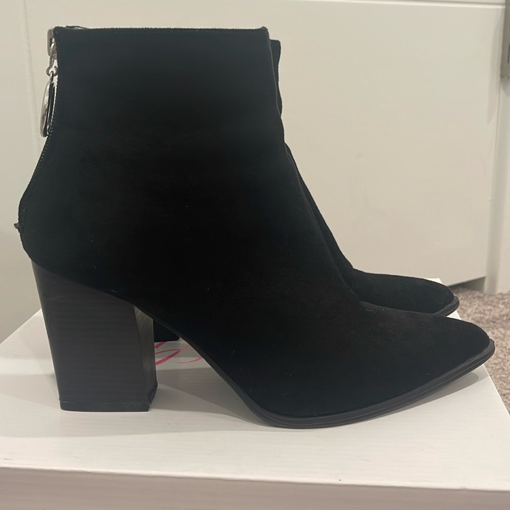 Forever 21 Heeled Booties Size 6